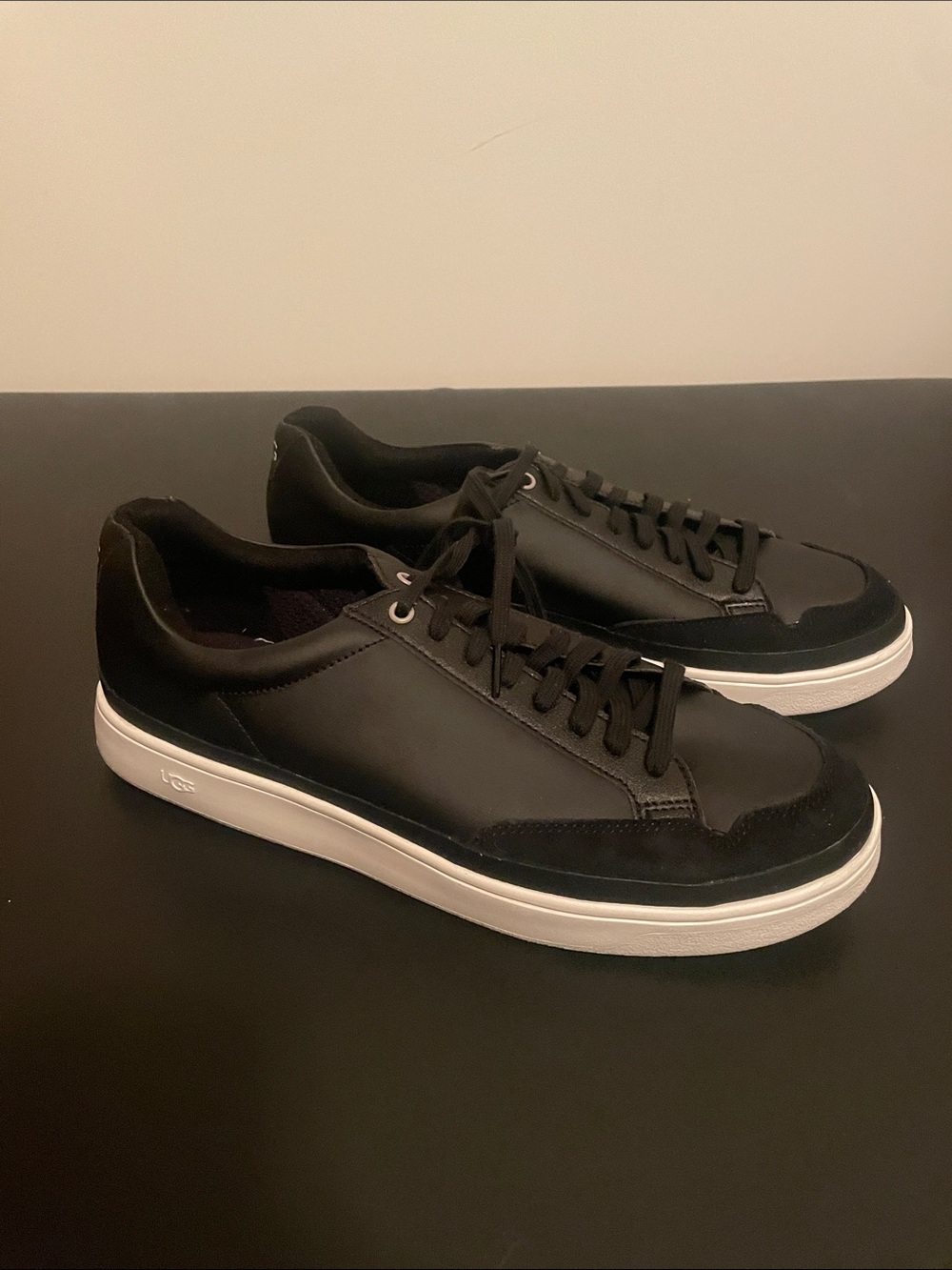 UGG South Bay Low Sneakers Men’s 9.5 JB